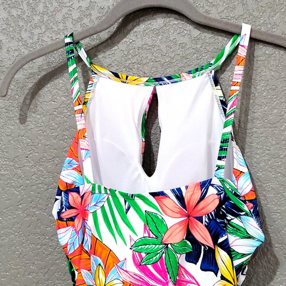 Ellen Tracy One piece Swimsuit swimwear Highneck tummy control padded bra size 8